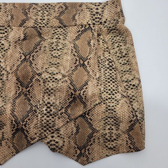 NWT Karlie Women's Snake Print Gold, Metallic, Shimmer Envelope Skort Size Small - Picture 2 of 13